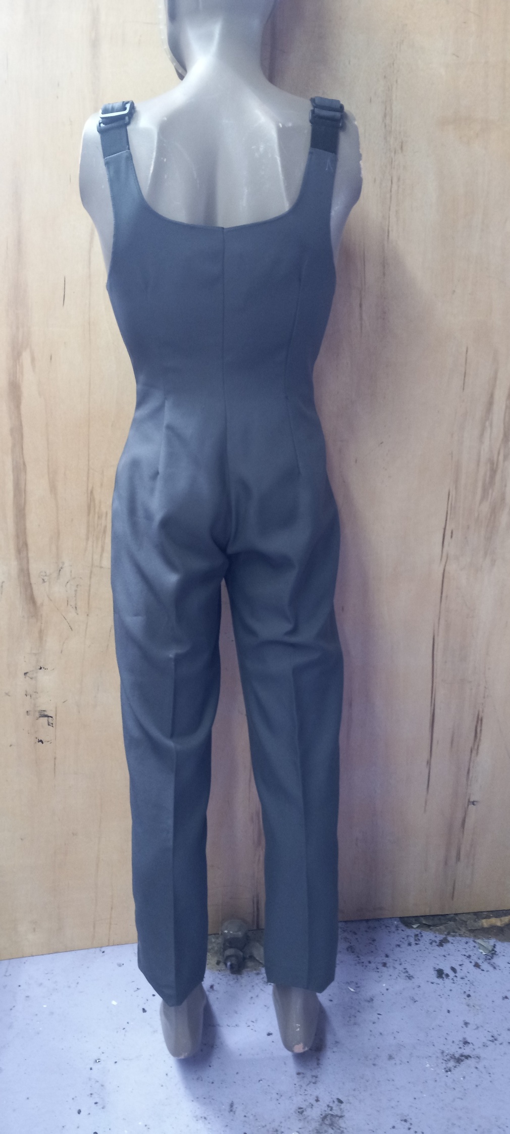 Item#0422GAR350 Item description: 350+/- Sets of Red/White/Gray used band uniforms. Material is cott