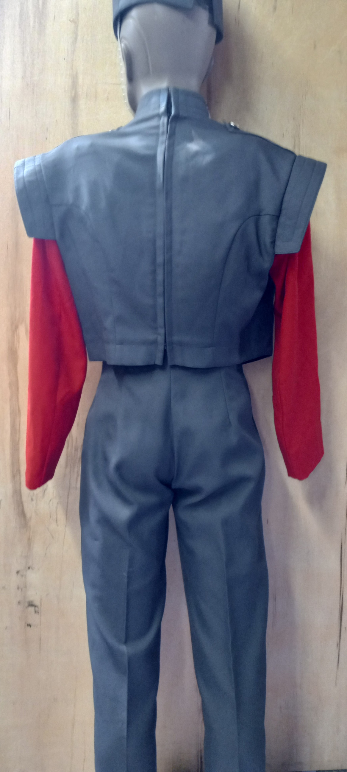 Item#0422GAR350 Item description: 350+/- Sets of Red/White/Gray used band uniforms. Material is cott